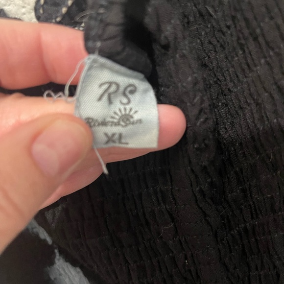 Elegant Strapless Black and White Dress - Picture 6 of 6